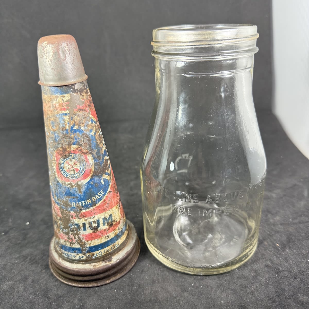 Pint oil bottle with tin top pourer. Atlantic Union. Atlantic Motor Oil. Vacuum oil Co Pty Ltd pint bottle.