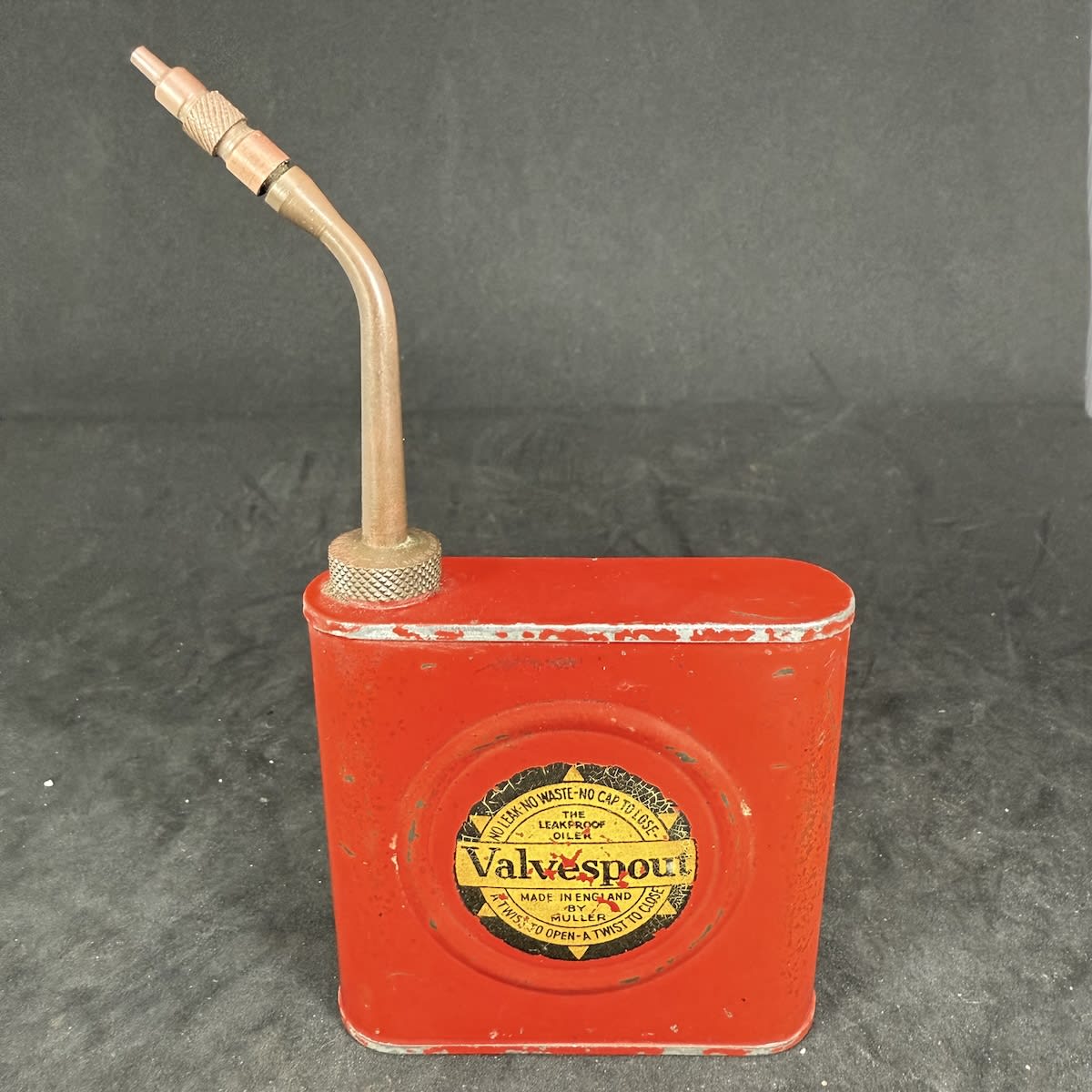 Household Oiler. Oil Tin. Valvespout. The leakproof oiler. Made in England by Muller.