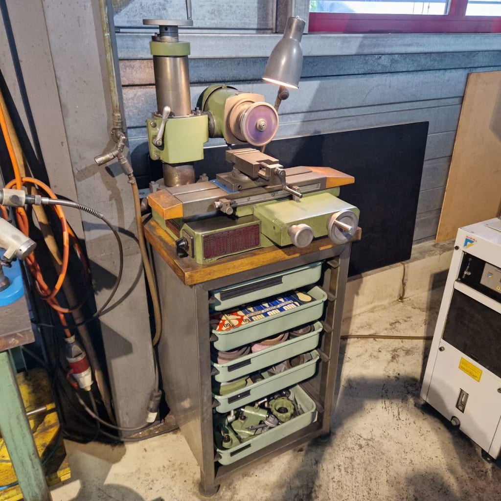 Rectifieuse plane avec outillages (1).jpg