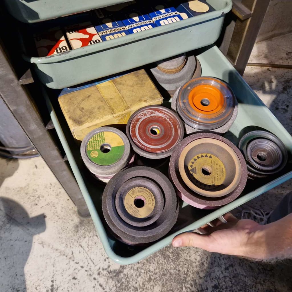 Rectifieuse plane avec outillages (21).jpg