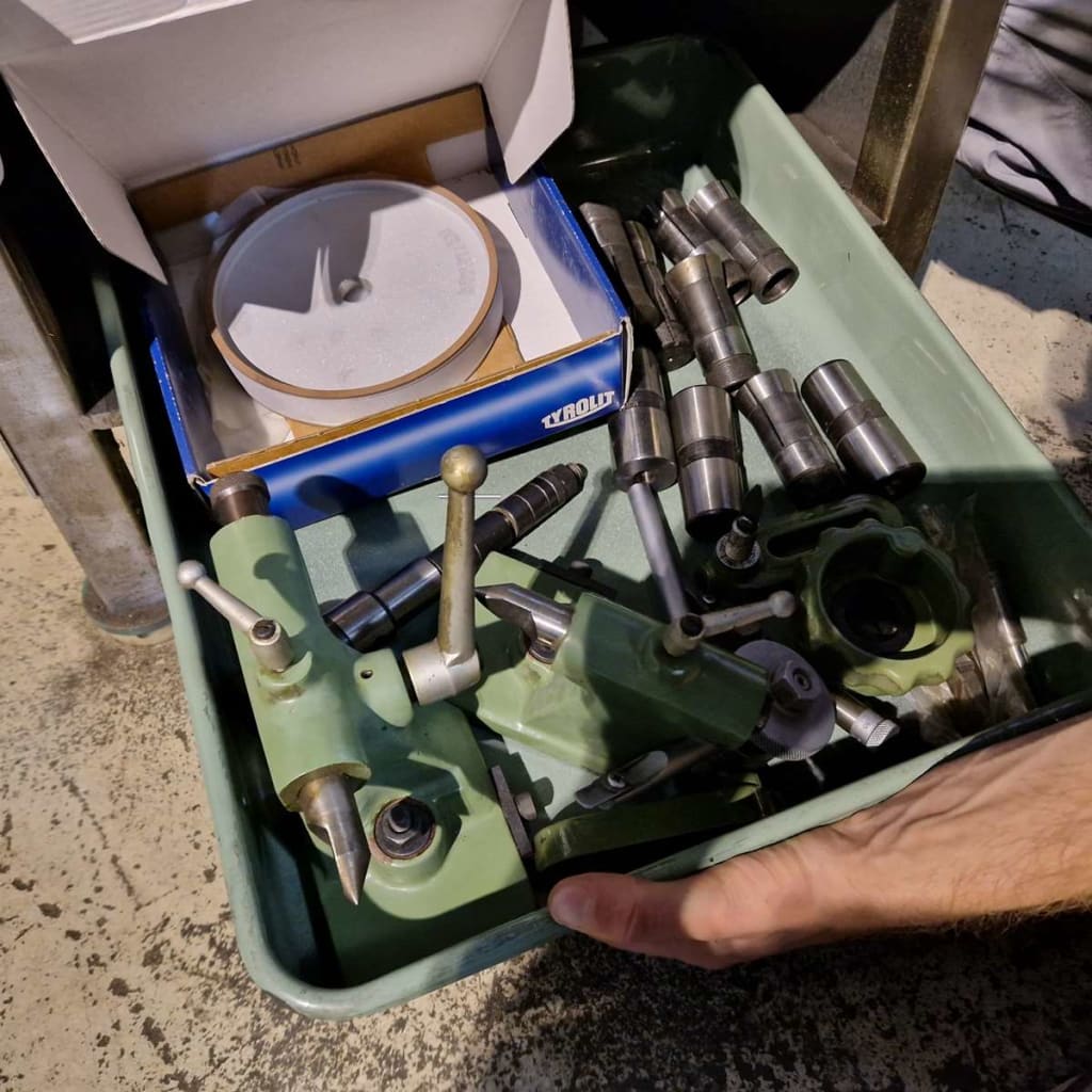 Rectifieuse plane avec outillages (23).jpg