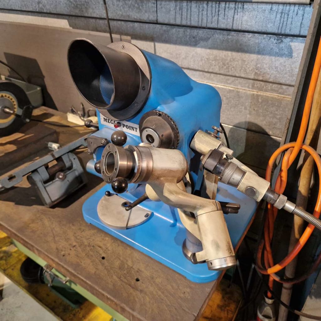 Affûteuse de mêches (2).jpg