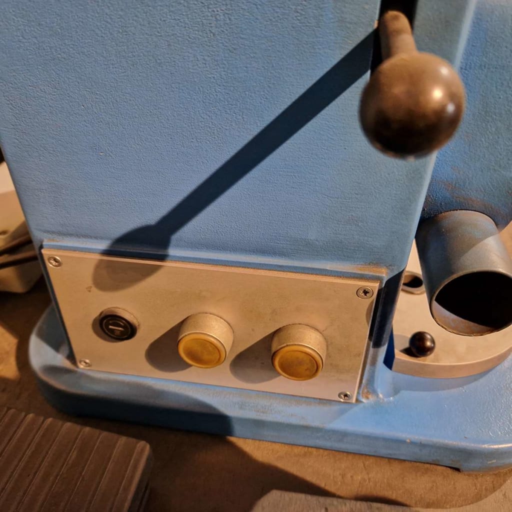 Affûteuse de mêches (3).jpg