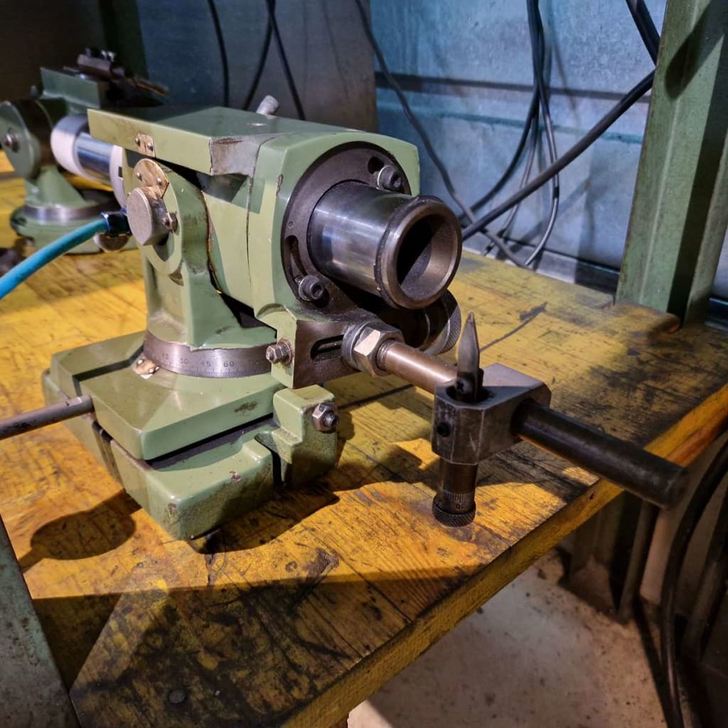 Rectifieuse plane avec outillages (27).jpg