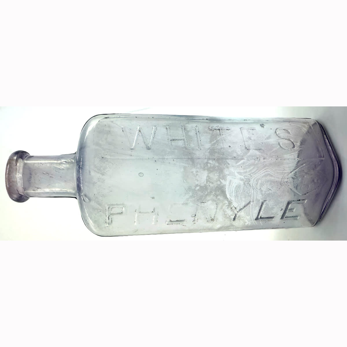 Poison. White's Phenyle. VDMA. M base mark. Amethyst. 6 oz. 162 mm. (Victoria)