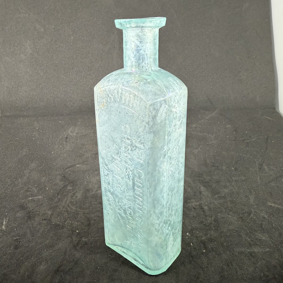 Chemist. J. J. Cunningham, Chemist & Dentist, Hare St., Echuca. 8 oz. 172 mm. Whitall Tatum & Co. (Victoria)