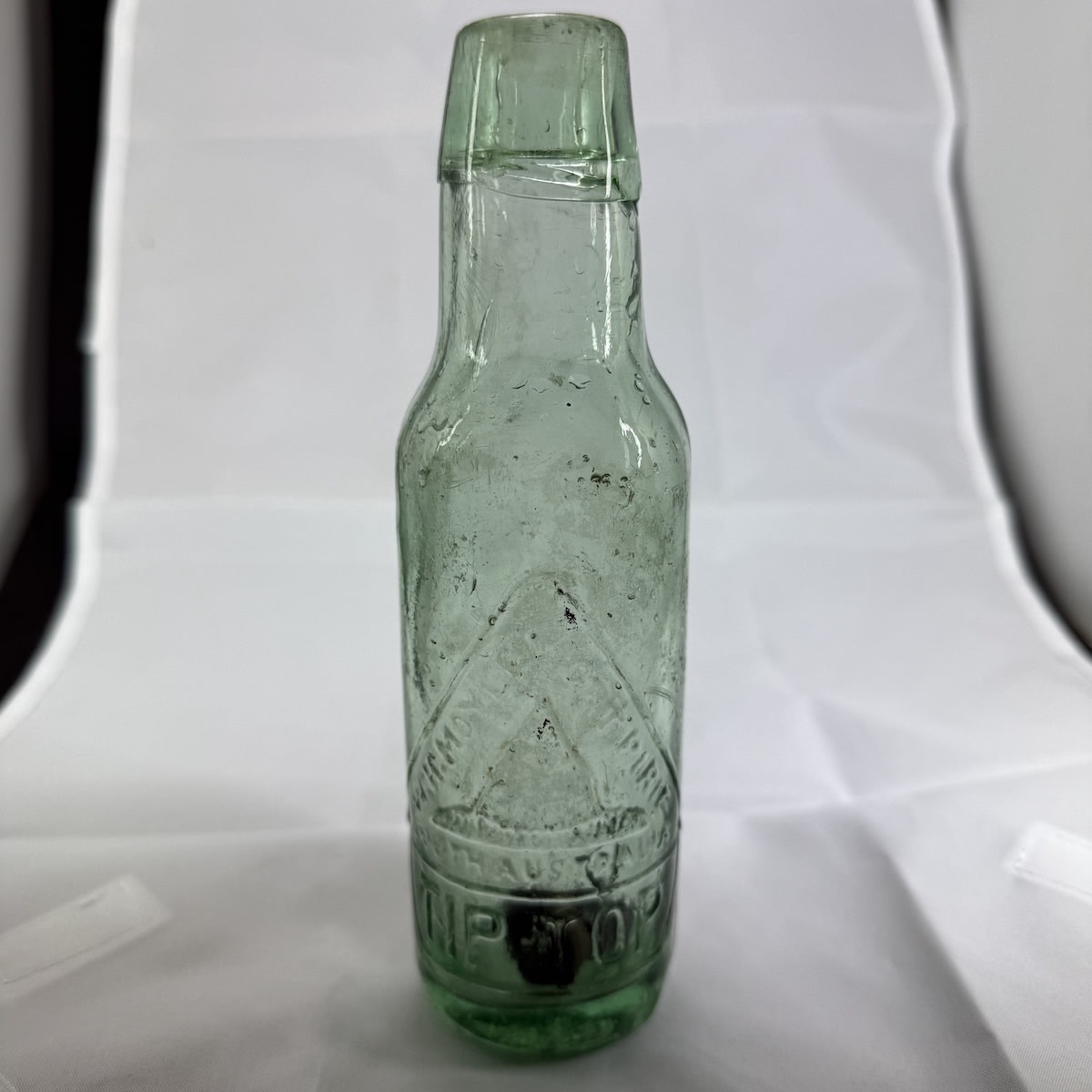 Lamont. W. H. Moyle, Port Pirie. Tip Top. FBH. Aqua. 6 oz. (South Australia)