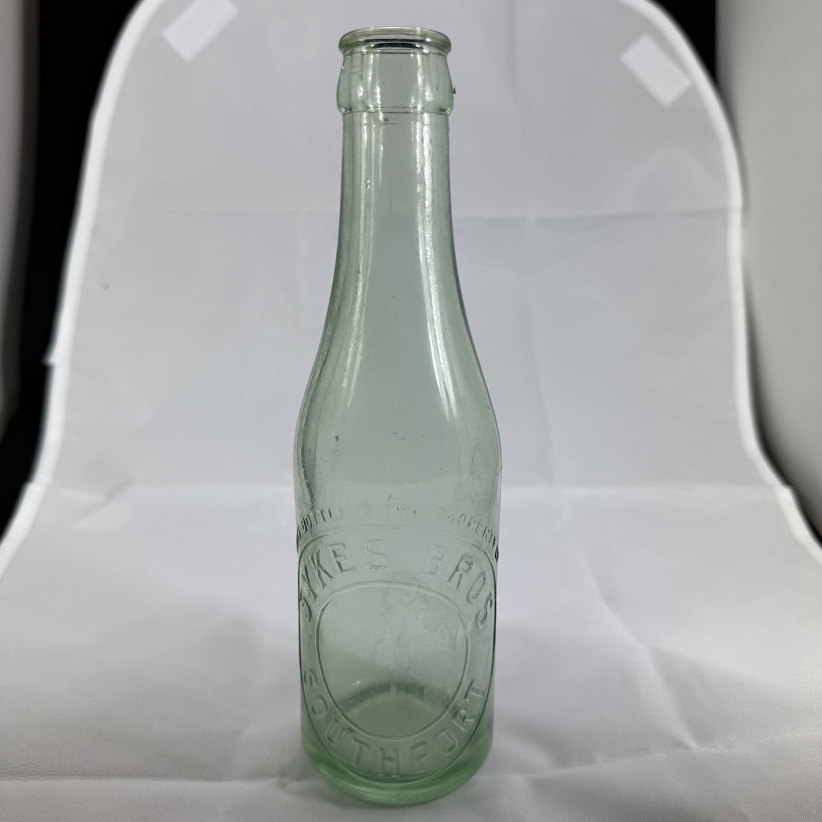 Crown Seal. Sykes Bros, Southport. Aqua. 6 oz. (Queensland)