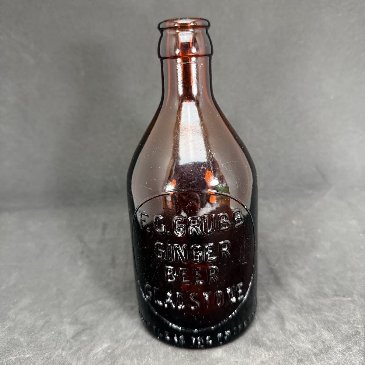 Glass Crown Seal Ginger Beer. F. C. Grubb, Gladstone. Superior Ginger Beer 3d Deposit label. Amber. Dump. 10 oz. (South Australia)