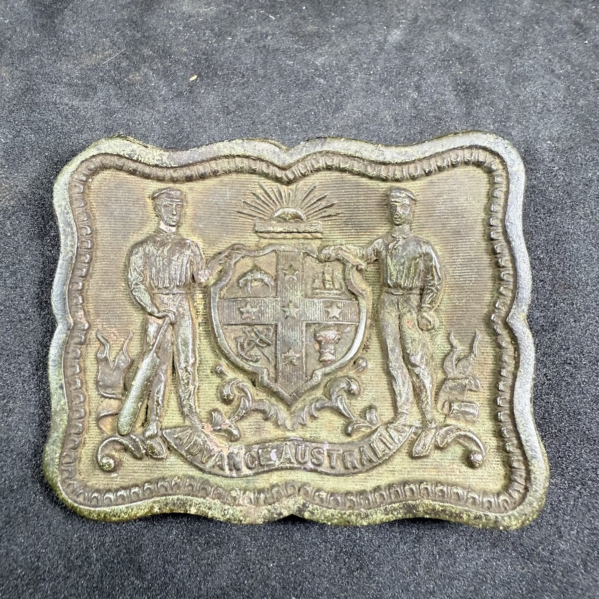 Cricket Belt Sash Buckle. Advance Australia. Coat of Arms with two cricketers, Batsman & Bowler, either side.