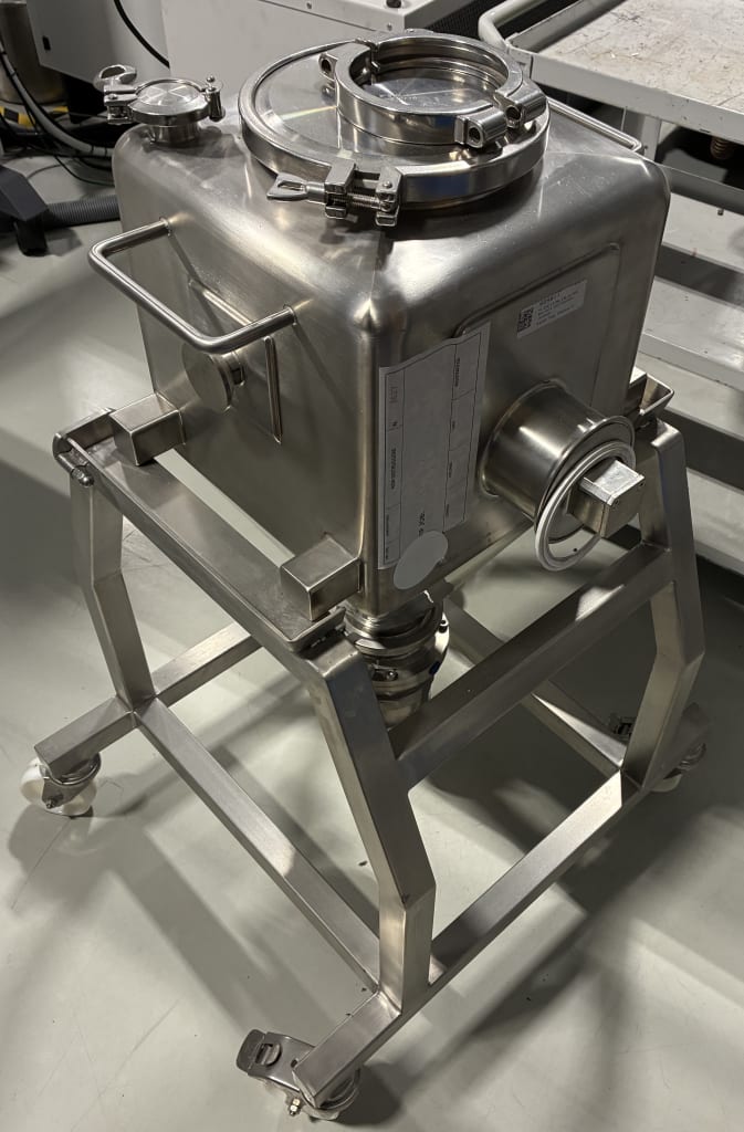 0_3Trolley with bin_2.jpg