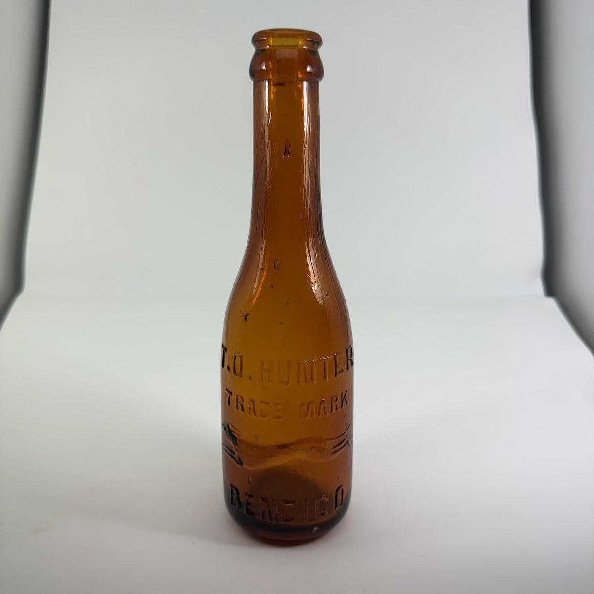 Crown Seal. T. O. Hunter, Bendigo. Greyhound. Champagne. Bright Amber. 6 oz. (Victoria)