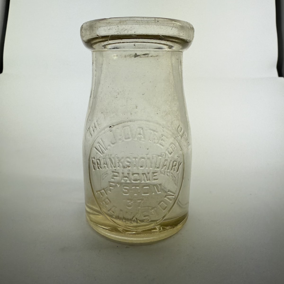 Cream. W. J. Oates, Frankston Dairy. 4 oz. Base number: 241. (Victoria)