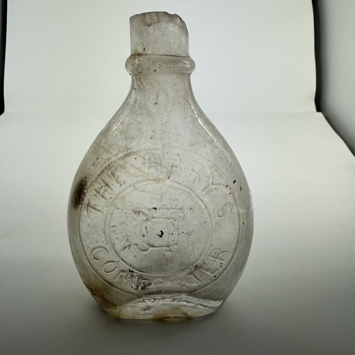 Baby Feeder. The Baby's Comforter. JTC Monogram. Australian? Ground lip. Banjo shape.