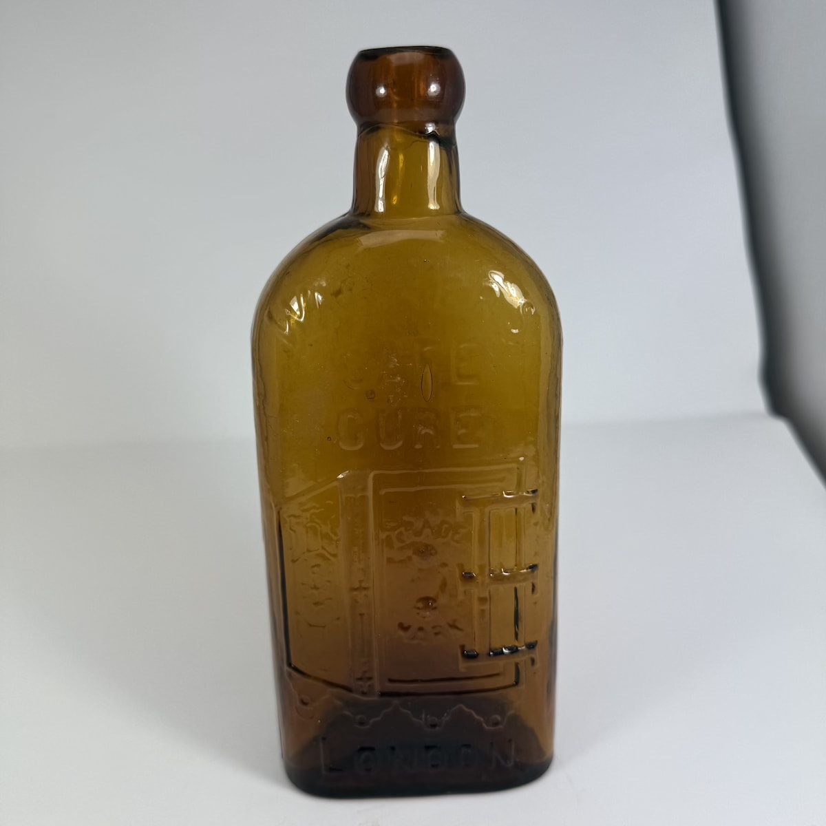 Warner's Safe Cure, London. Lighter Amber. 1/2 Pint. (United Kingdom)