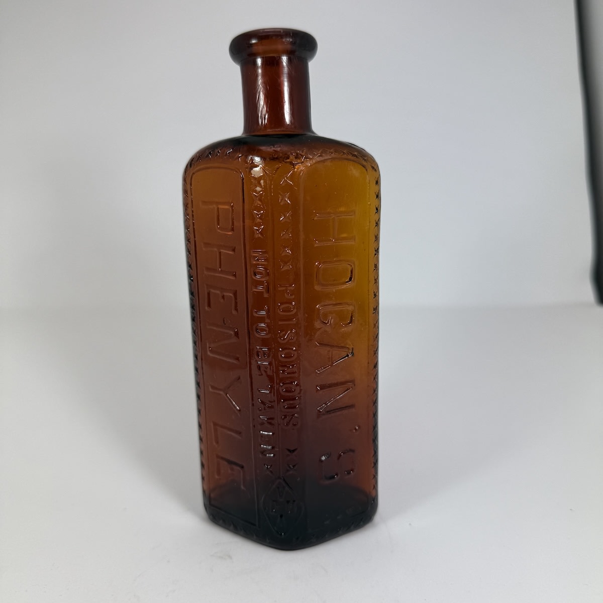 Poison. Hogan's Phenyle. Amber. 6 oz. Poisonous. Not to be Taken. (Victoria)