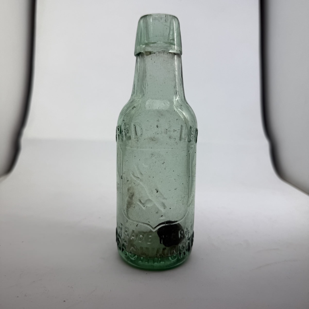 Lamont. Fred Allen, Beechworth. Rampant Lion. Aqua. 5 oz. Small size (Victoria)