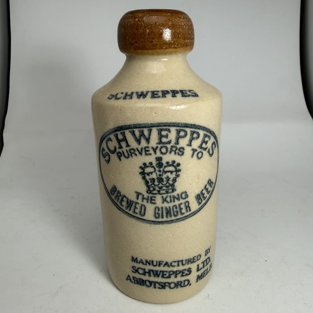 Ginger Beer. Schweppes, Abbotsford. Purveyors To The King. Tan Lip. Dump (Victoria)