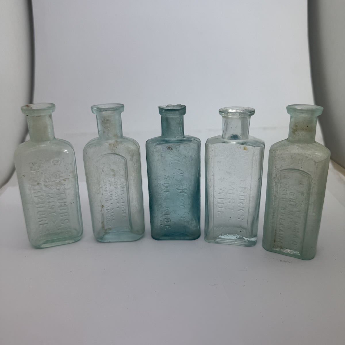 5 small Chemists: C. H. Stubbs, Semaphore (113 mm); C. F. Williams, North Adelaide (111 mm); M. C. Moore, Adelaide (108 mm); Wm. H. Birks (108 mm); H. F. Stedman, North Adelaide (110 mm). (South Australia)