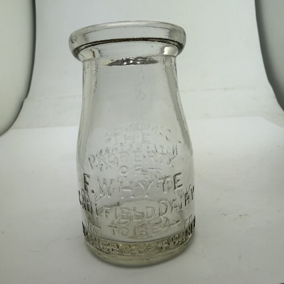 Cream. F. Whyte, Caulfield Dairy. 4 oz. Base Mark: 86. (Victoria)