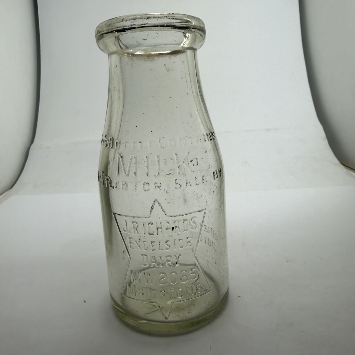 Milk. J. Richards, Excelsior Dairy, Maidstone. Star. Base Number: 343. Half Pint. (Victoria)