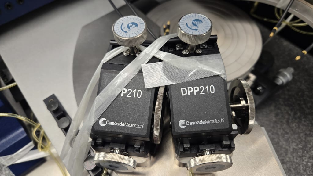 12l_Cascade Microtech PM8.jpg