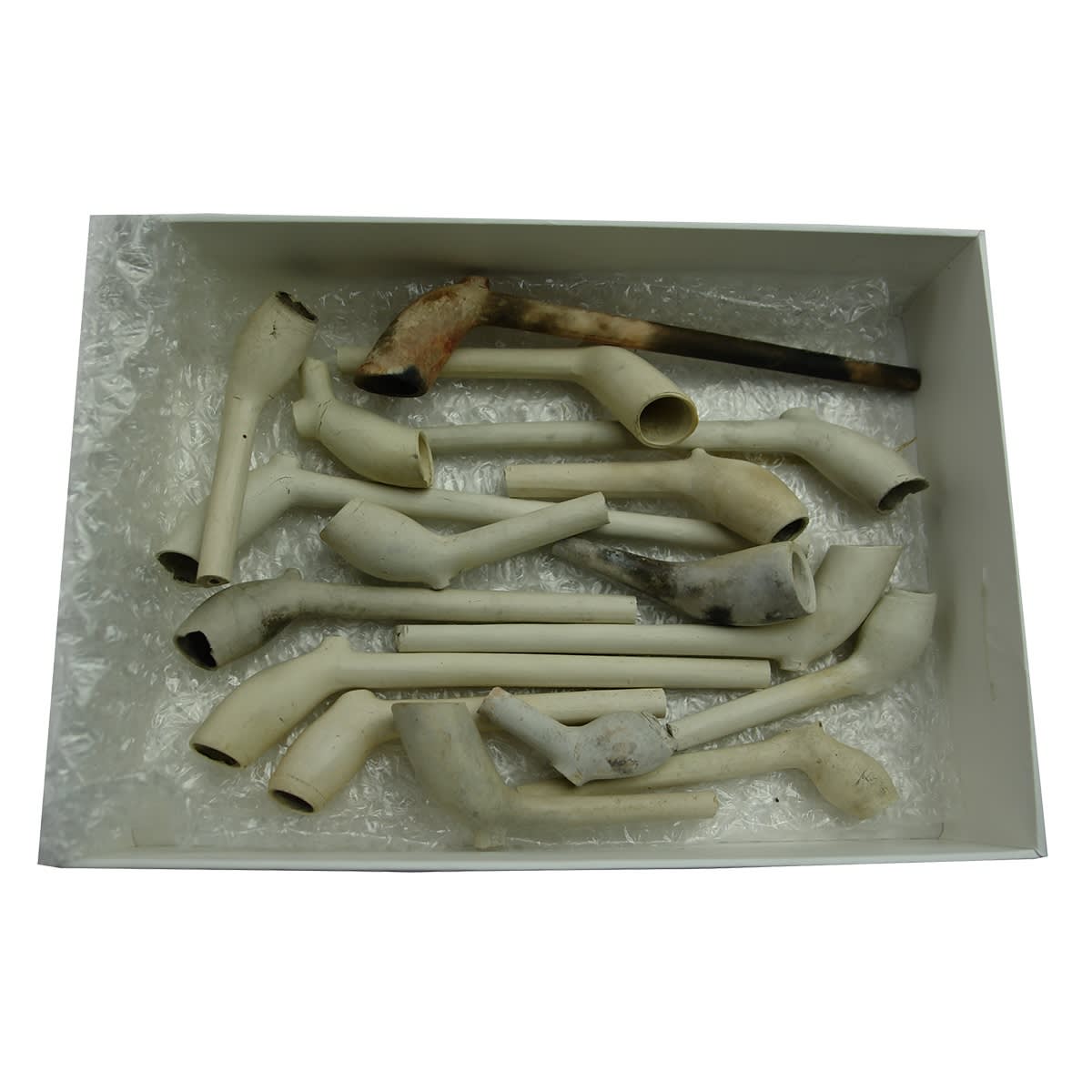 17 early pipe bowls, many with a good length of the stem. Circa 1600 - 1800.