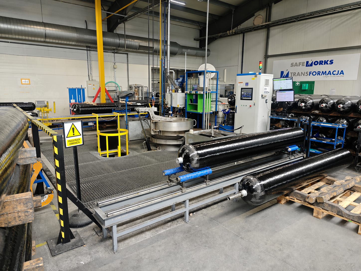 Pressure testing system for pipes
