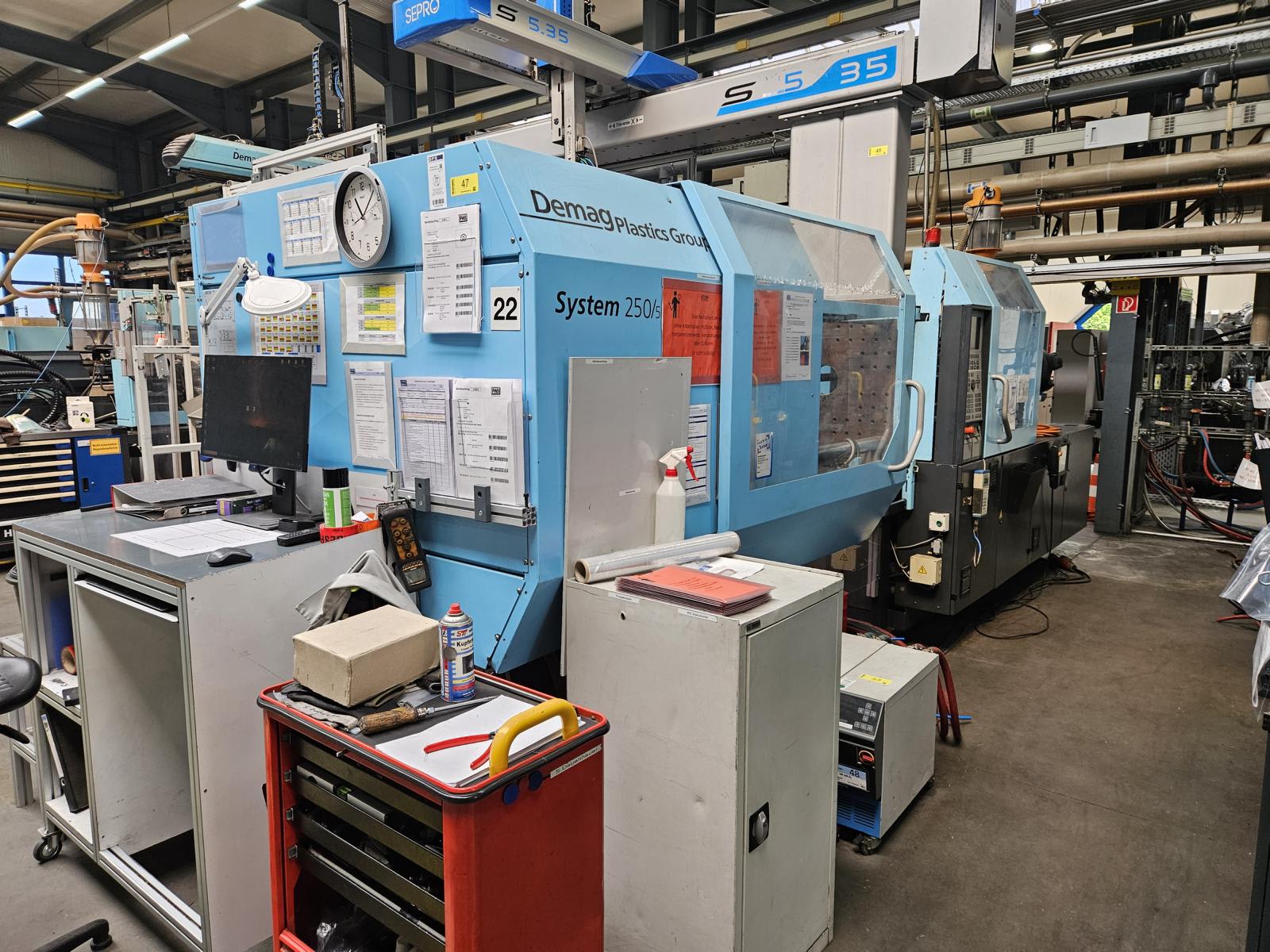 Injection molding machine Demag System 250/560-1450 | 2006