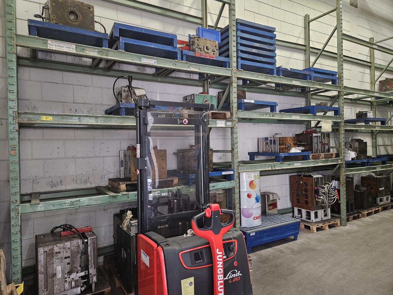 Heavy-Duty-Shelving Unit