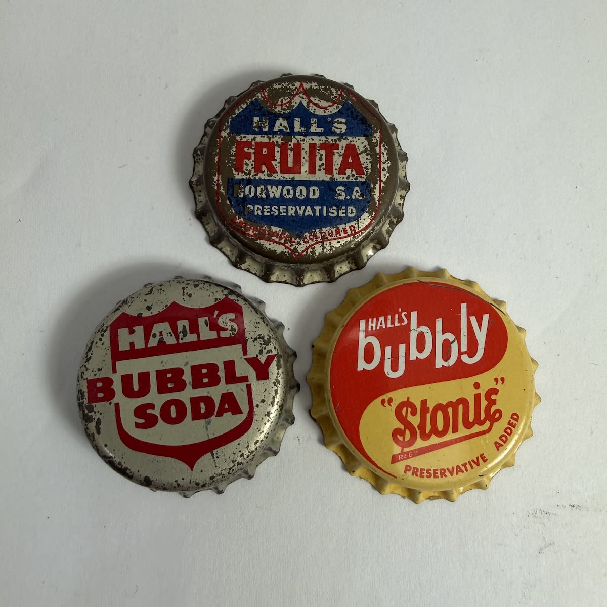 3 Crown Seal Caps: Halls Fruita Halls Bubbly Soda Halls Bubbly "Stonie" (Norwood, South Australia)