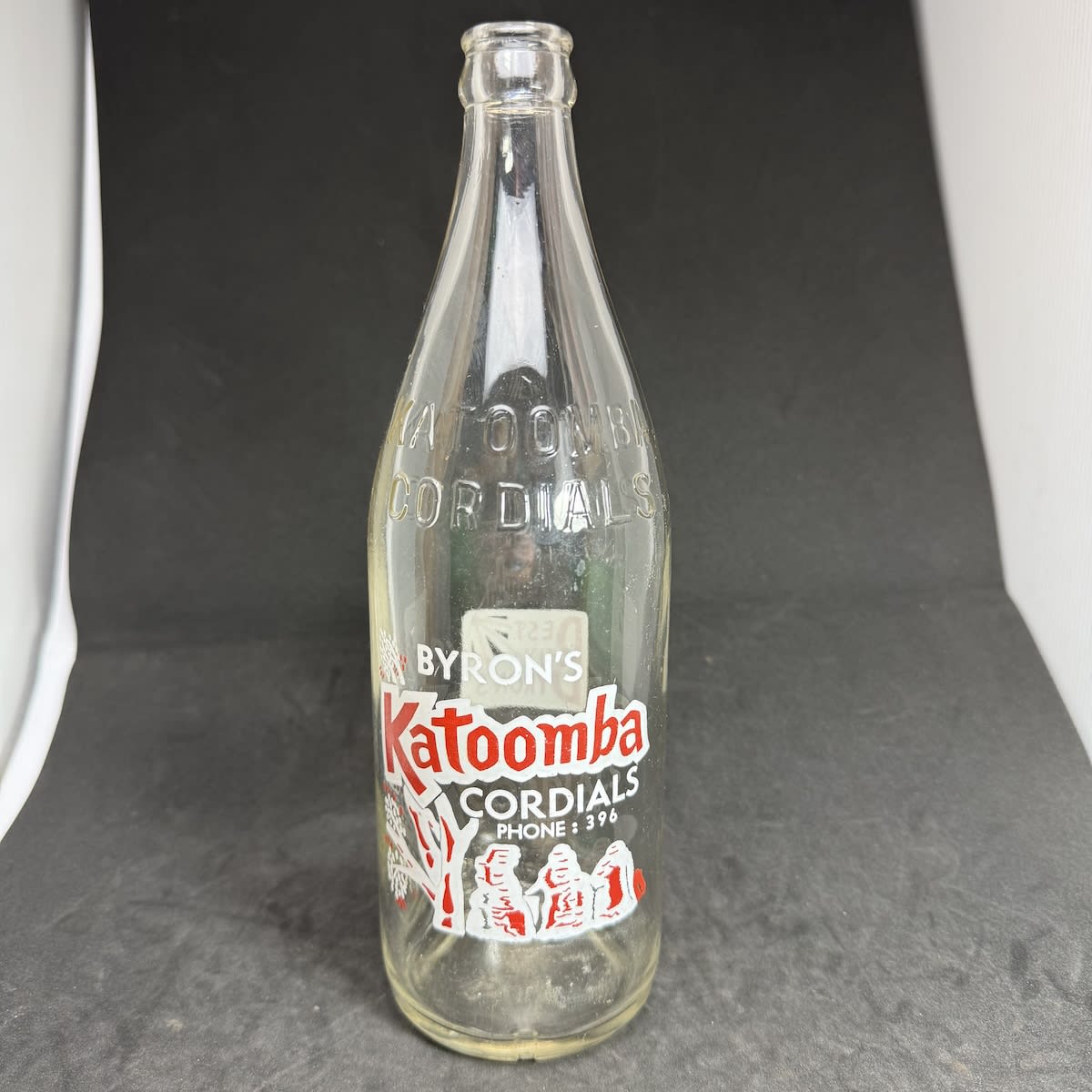 Ceramic Label Crown Seal. Byron's Katoomba Cordials. Three Sisters. 24 oz. Red & White. (New South Wales)