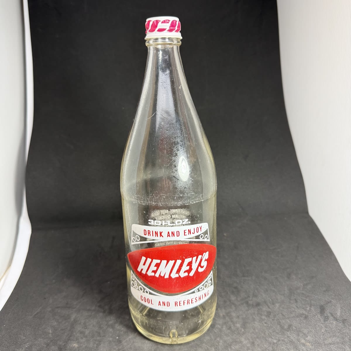Ceramic Label Screw top. Hemley's Aerated Waters, Callawadda. 30 oz. Red & White Print. (Victoria)