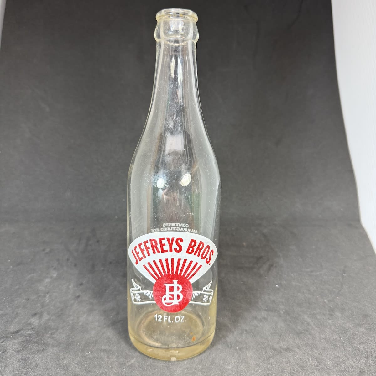 Crown Seal. Jeffreys Bros, Casterton. Red and white print. 12 oz. (Victoria)