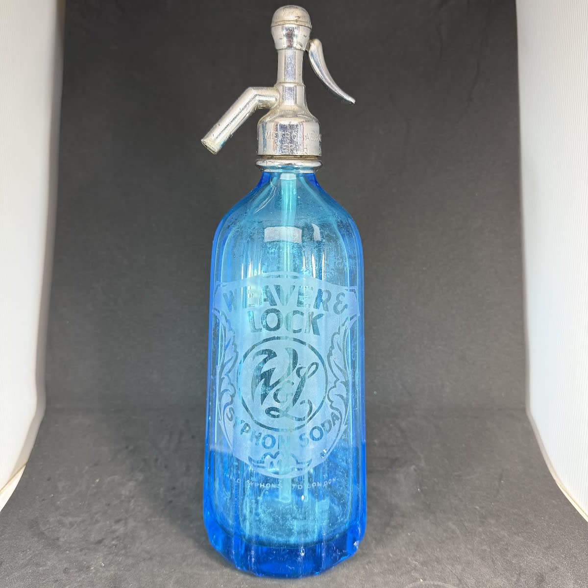 Soda Syphon. Weaver & Lock, South Perth. Syphon Soda. Pyramid. Turquoise Blue. 30 oz. (Western Australia)