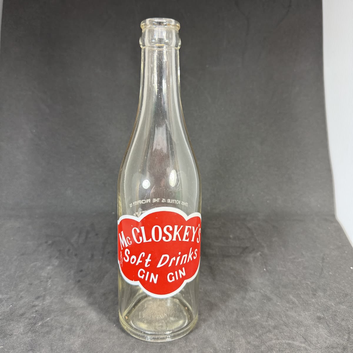 Ceramic Label Crown Seal. McCloskey's Soft Drinks Gin Gin. 10 oz size. (Queensland)