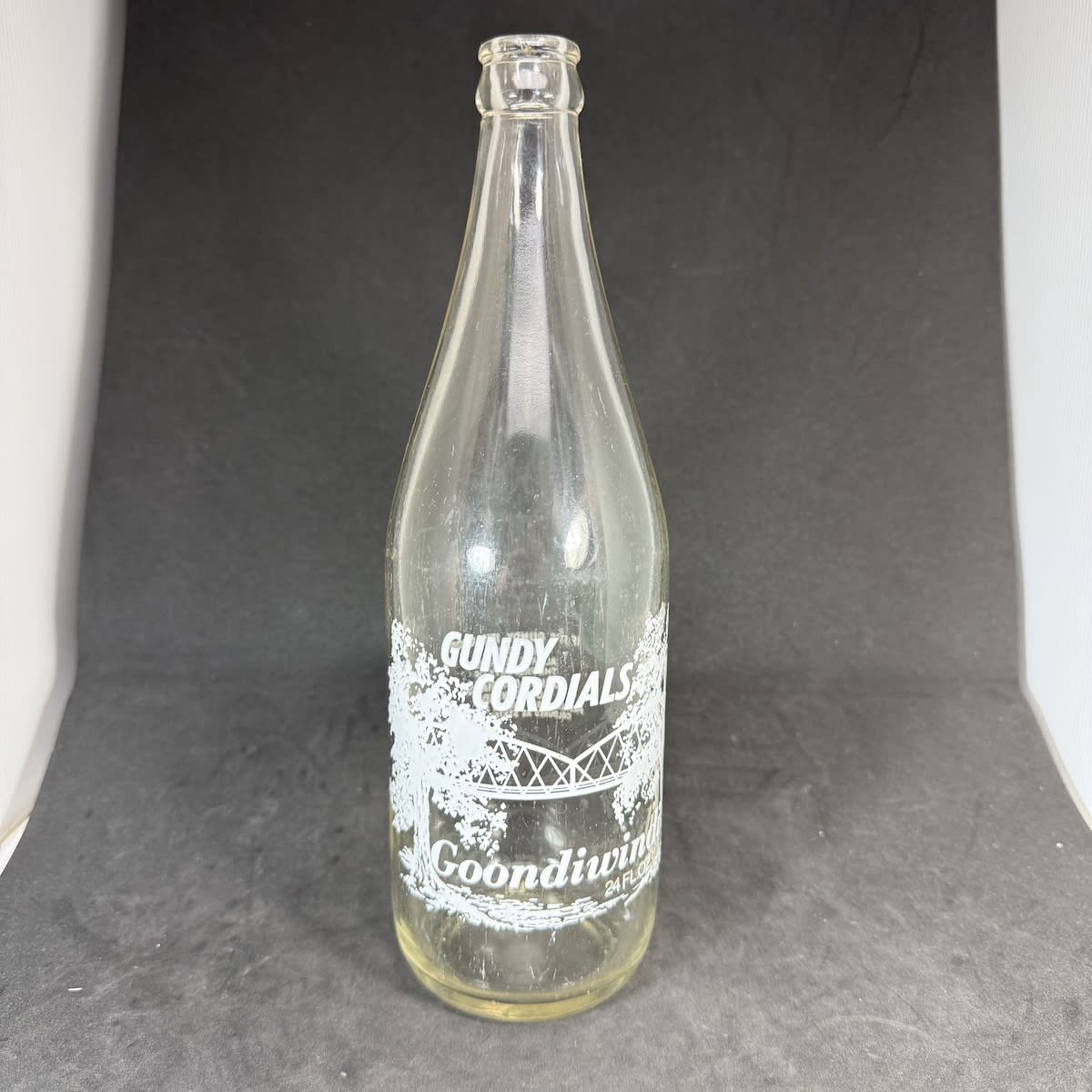 Crown Seal. Ceramic Label. Gundy Cordials Goondiwindi. Bridge Pictorial. 24 oz. (Queensland)