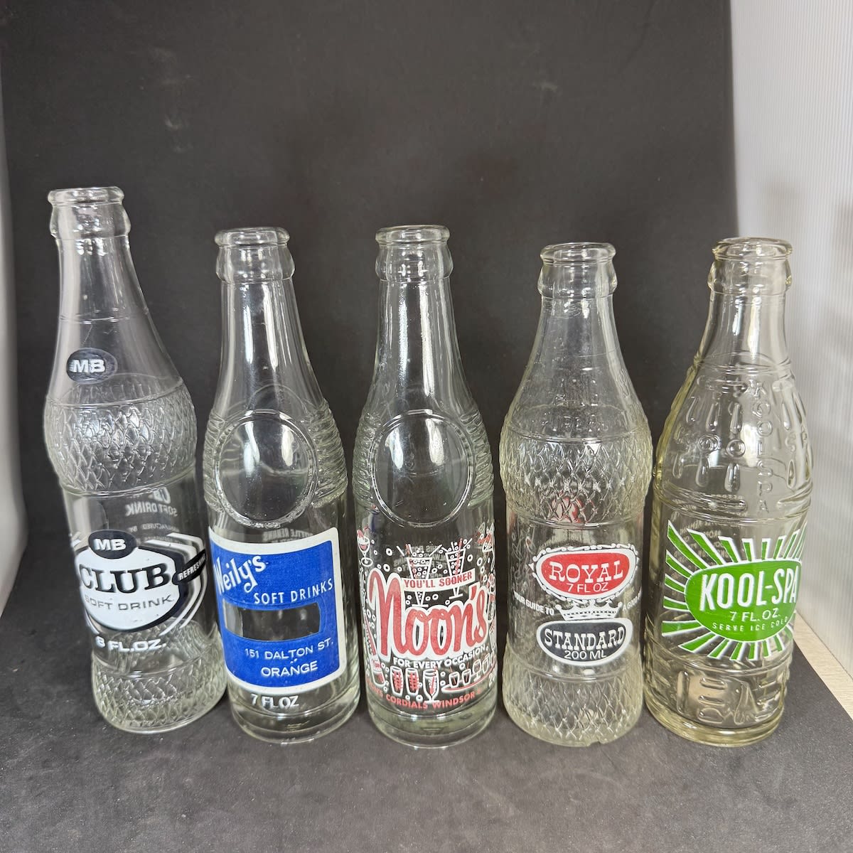 5 Ceramic Label Crown Seals: Murray Breweries Beechworth; Weily's Orange; Noons Windsor; Royal Standard, BCX Golden Square; Kool Spa Launceston.