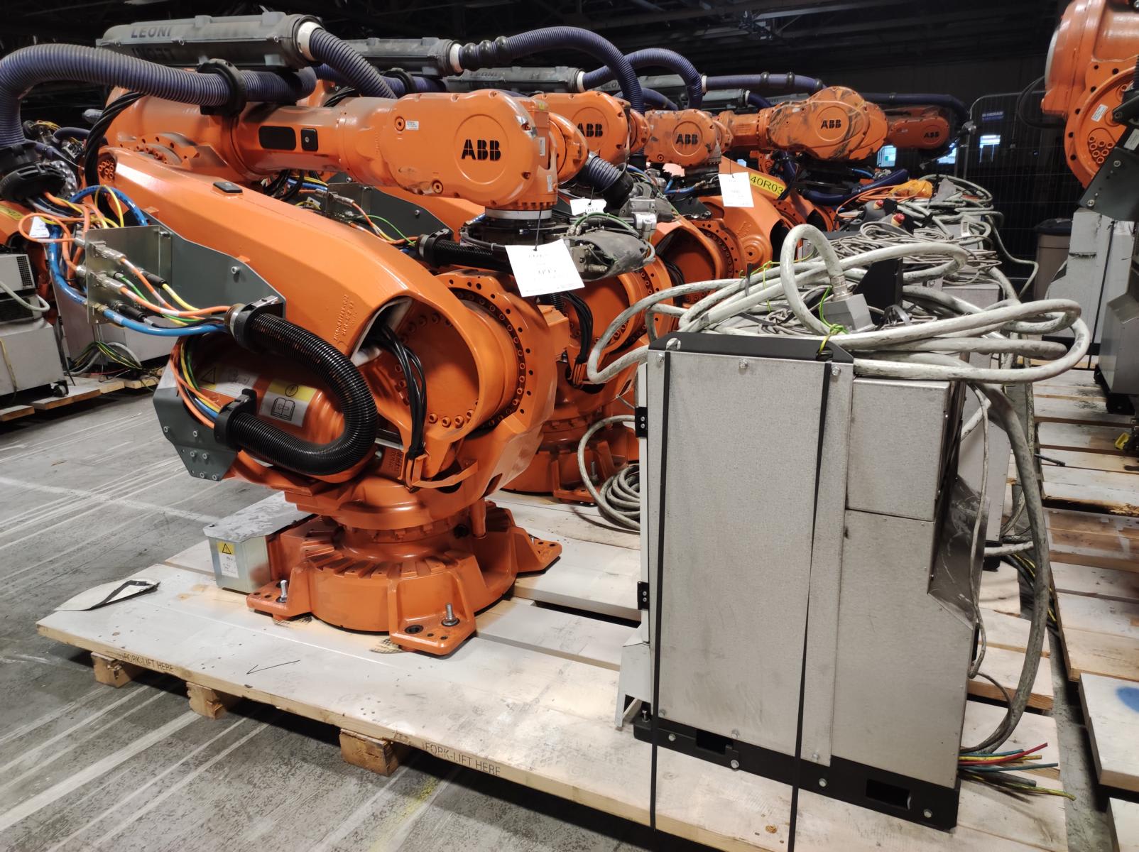 Industrial Robot ABB IRB 6640 | 2014