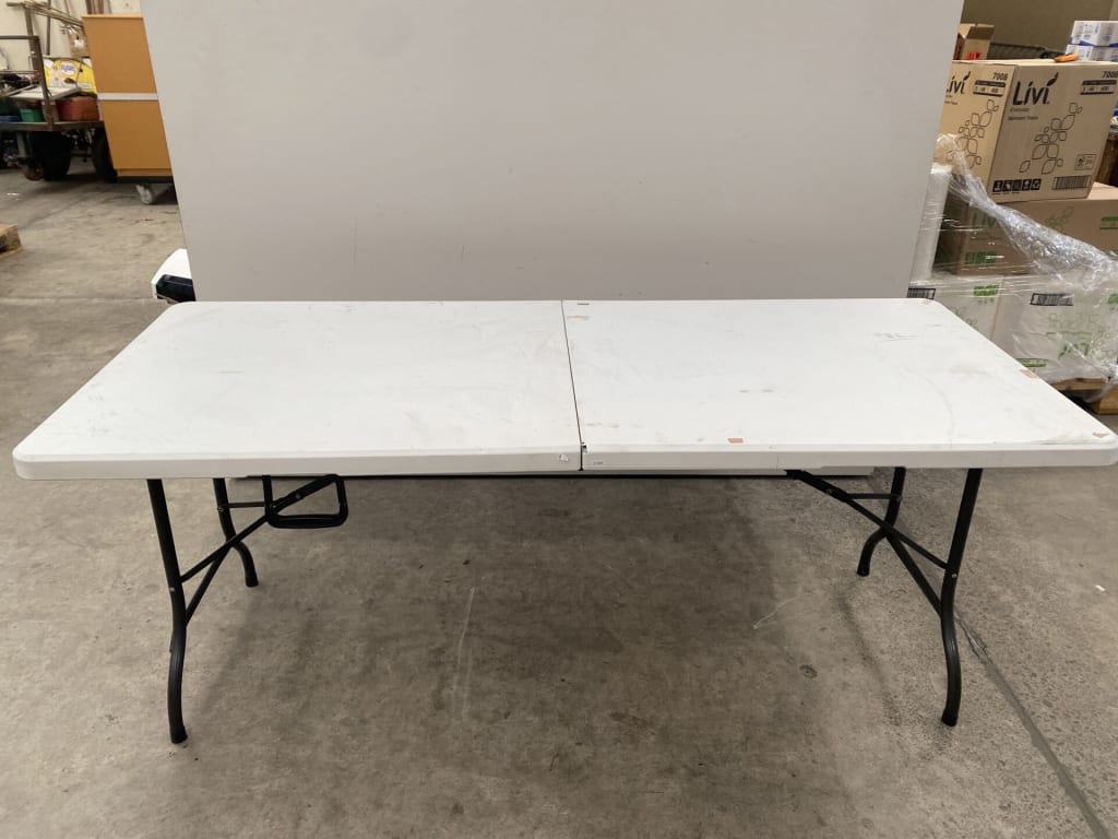 FOLDING TRESTLE TABLE — NZ auction result