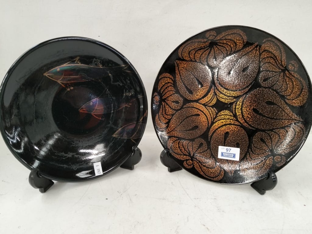 POOLE PLATE AND PAINTED PLATE — NZ auction result