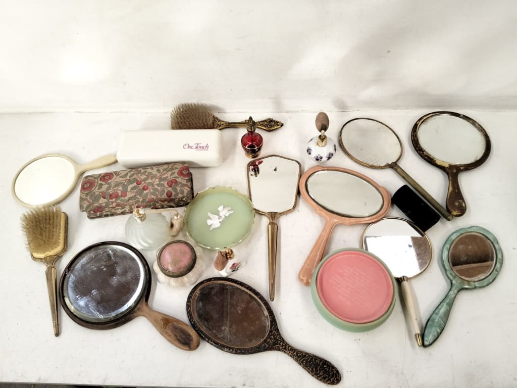 CARTON OF VINTAGE BEAUTY PRODUCTS — NZ auction result