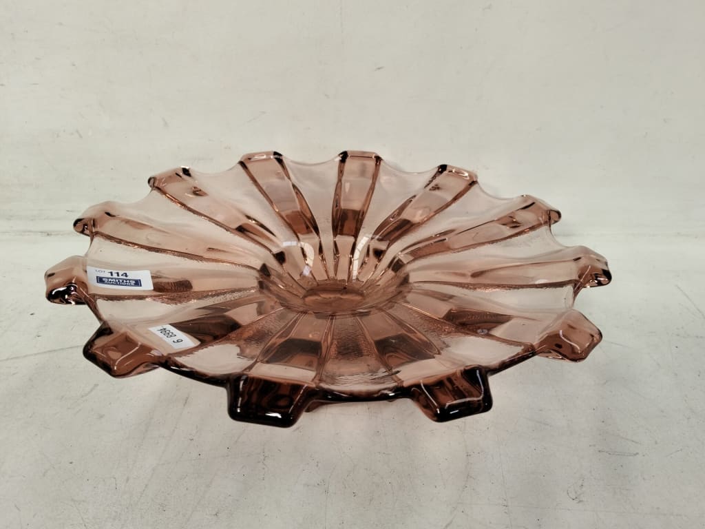 PINK ART DECO GLASS FRUIT BOWL — NZ auction result