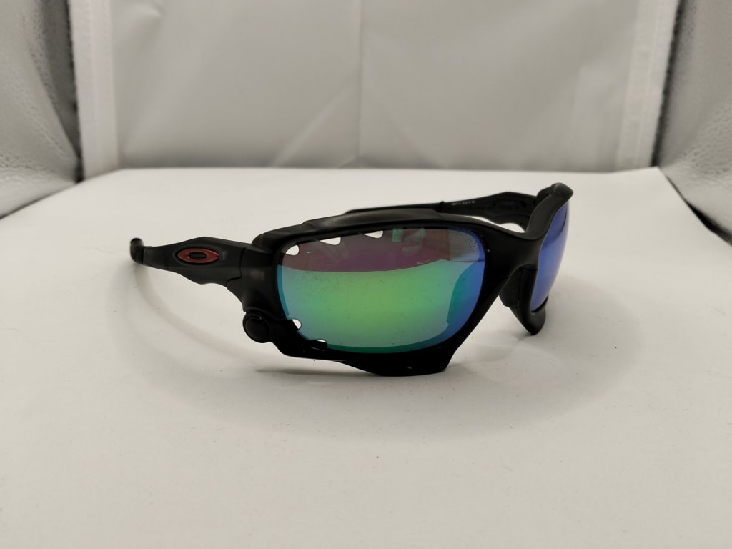OAKLEY RACING JACKET SUNGLASSES WITH POUCH AND CASE — NZ auction result