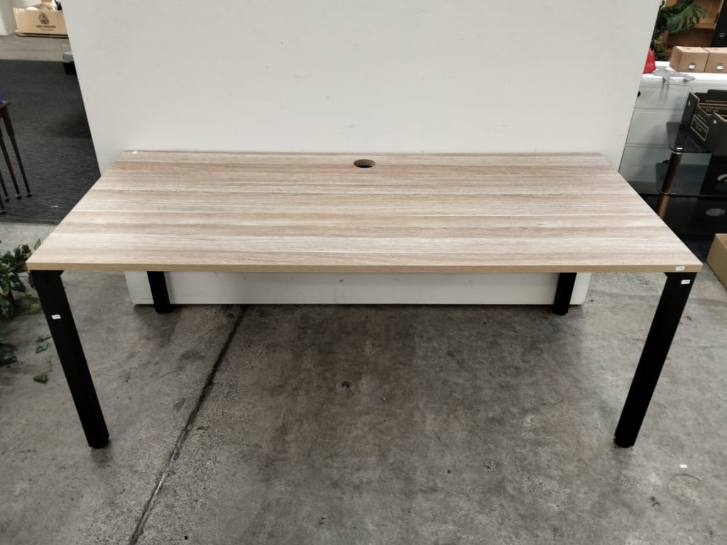 WOODGRAIN DESK — NZ auction result