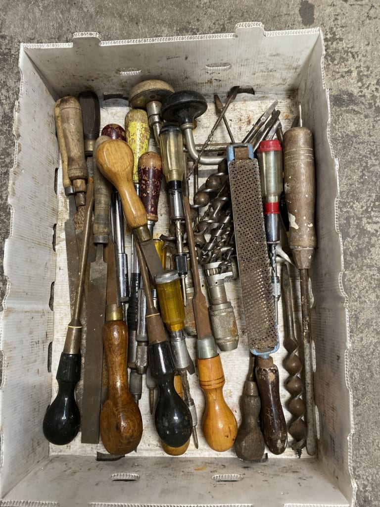 TRAY OF ASSORTED HAND TOOLS — NZ auction result