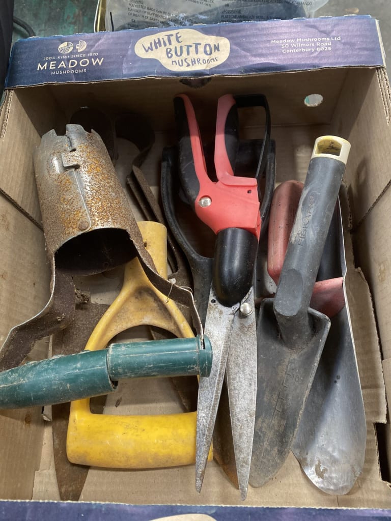 CTN OF GARDENING TOOLS — NZ auction result