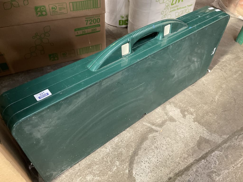 FOLDING PICNIC TABLE — NZ auction result