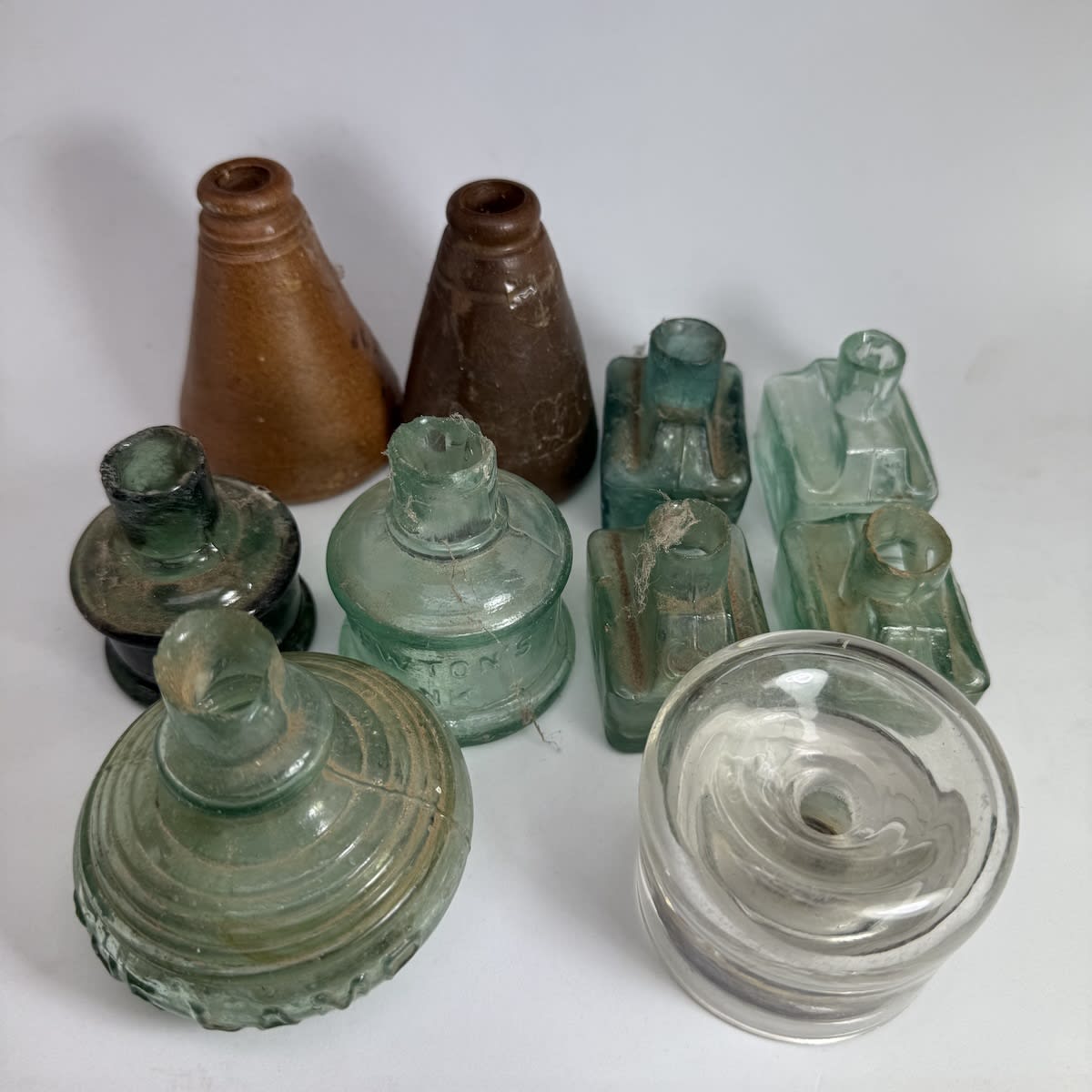 10 inks: Includes a lamp - The Lamp shear top; 2 stoneware cone inks; 4 boat inks; Green Cotton Reel; Newtons Ink Cotton Reel; Non-spill inkwell.