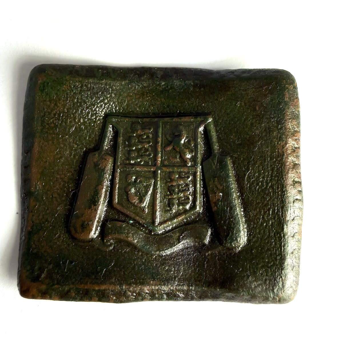 Cricket Belt Buckle. Bats either side of an English Three Lions type coat of arms.